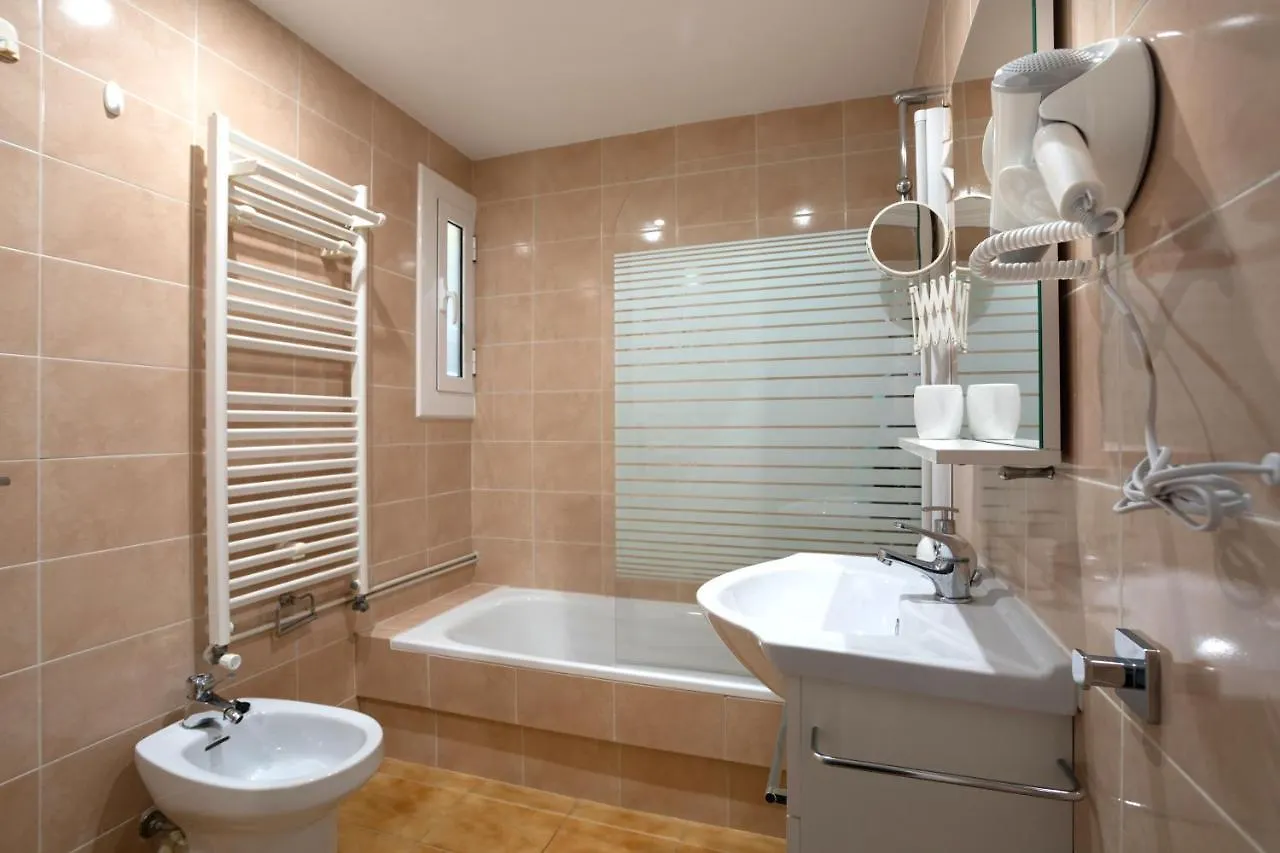 Bonita Casa Adosada Con Jardin Privado Y Piscina Comunitaria Calella De Palafrugell